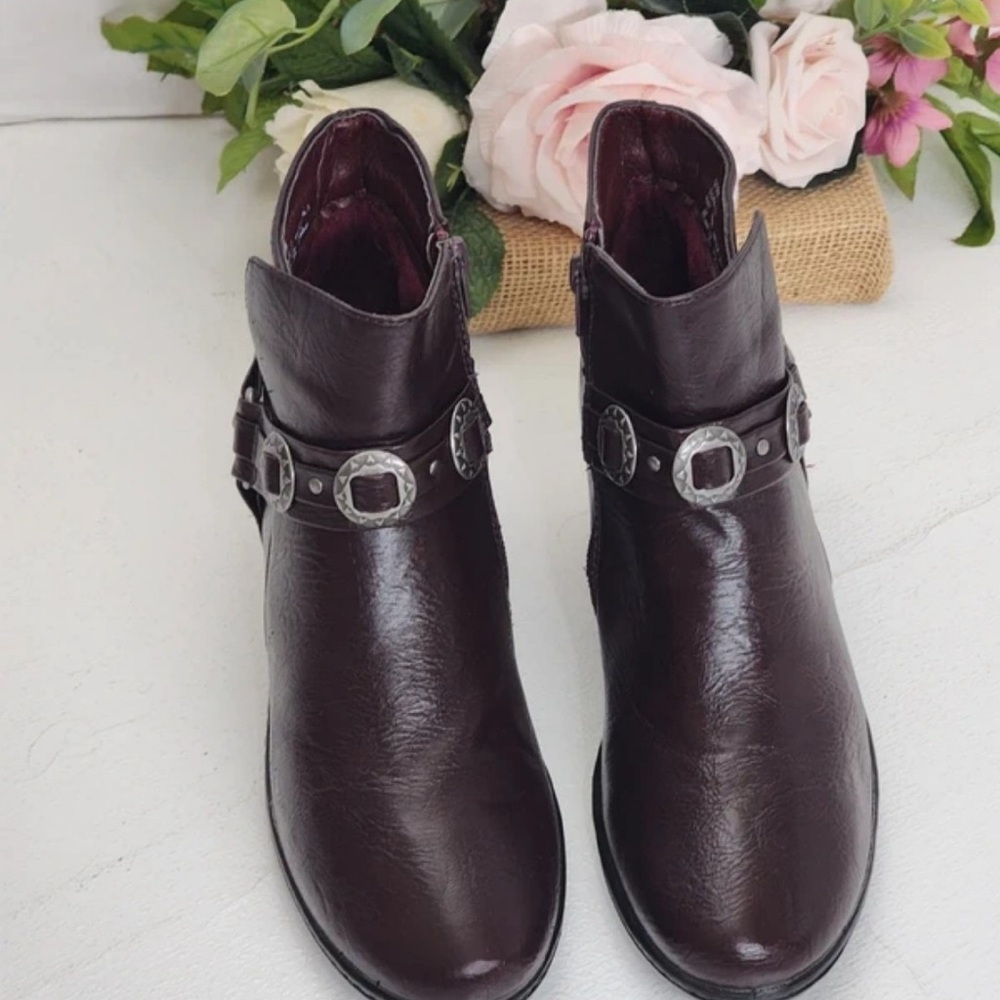 Elegant Dark Brown Heeled Boots with Buckle Accents